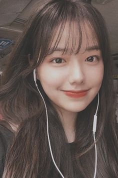 Asian Hair Bangs, Bangs Korean, Korean Bangs Hairstyle, Korean Long Hair, Light Bangs, Bangs For Round Face, Wispy Bangs, Beauty Inspo