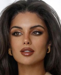 Vintage Bollywood Makeup, Holiday Makeup Aesthetic, Eyeshadow Look For Brown Eyes, Brown Esspreso Makeup, Medium Tone Makeup, Holiday Makeup Brown Eyes, Arab Glam Makeup, Autumn Glam Makeup, Warm Tone Eyeshadow Looks