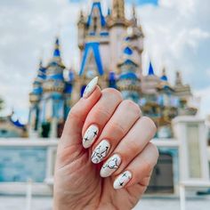 21 Magical Disney Nail Ideas - Lauren Erro Disney Nails For Short Nails, Aristocat Nails, Disney Nails Subtle, Disneyland Nail Ideas, Disney Manicure Ideas, Winter Disney Nails, Disney Castle Nails, Disney Winter Nails, Aesthetic Disney Nails