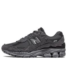 If you’re looking for a comfortable, stylish shoe that can take you from the streets to the gym, look no further than the New Balance 2002R ‘Phantom’ Protection Pack. This versatile runner is perfect for those who appreciate a minimalist design. The breathable mesh upper with raw-edged suede overlays provides durability and style, while the tonal ‘N’ logo and 2002r callout add a touch of signature New Balance flair. The ABZORB midsole ensures a smooth ride and superior cushioning, making the 200 Cool New Balance Shoes, Mens Shoes Casual Sneakers Street Style, New Balance 2002r Phantom, Nb 2002r, New Balance 2002r Protection Pack, 2002r Protection Pack, Neon Tiger, Gym Look, Pretty Sneakers