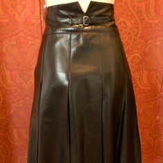 This Prada Skirt Is A Must-Have For Any Fashion-Forward Woman. Crafted From High-Quality Leather, The Skirt Features A Unique Pleated Design With The Iconic Prada Logo Buckle. The Skirt Is Perfect For Any Season, Whether It's Winter, Fall, Or Spring, And Is Sure To Turn Heads Wherever You Go. The Skirt Is Available In Size 6 And Has A Knee-Length Hemline With A High-Rise Waist. It Is Perfect For Casual Or Formal Occasions And Can Be Paired With A Variety Of Tops And Shoes. Made In Italy, This Vi Black Leather Pleated Skirt, Prada Skirt, Skirts Vintage, Vintage Prada, Leather Pleated Skirt, W Logo, Prada Logo, Women Skirts Midi, Vintage Skirt