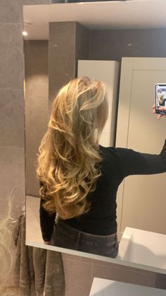 Victoria Secret Hair, Blowout Curls, Hair Styles For Long Hair, Cabello Afro Natural, Styles For Long Hair, Viral On Tiktok, Pelo Afro