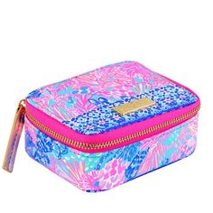 Splendor in the Sand Pill Case. Great for all those supplements. Travel Pill Case, Preppy Accessories, Preppy Bags, Stylish School Bags, School Bag Essentials, Tech Pouch, Pill Case, Cute Backpacks, Birthday Wishlist