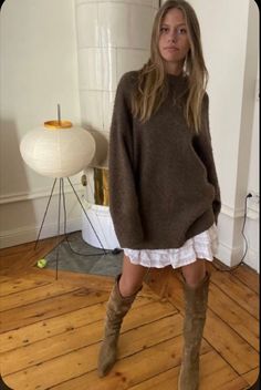 Thanksgiving Outfit Aesthetic, Thanksgiving Fits, Autumn Spices, Surfergirl Style, Brown Boots Outfit, Nyc Summer, Paris Mode, Stockholm Fashion, Winter Fits