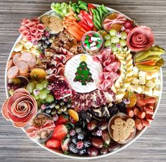 Christmas Chacutery Board, Thanksgiving Boards, Holiday Charcuterie, Christmas Food Dinner, Christmas Appetizers, Under The Lights, Charcuterie Boards, Christmas Recipes