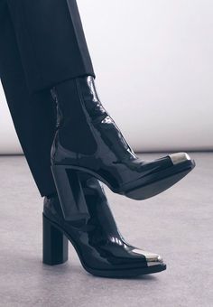 Luxury Heels, Fancy Shoes, Girly Shoes, Beautiful Boots, Pretty Shoes, Shoe Obsession, Black Leather Boots, Cute Shoes, Fashion Boots