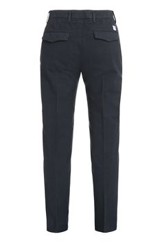 Step up your fashion game with these luxurious stretch cotton chino trousers. Designed for those who appreciate the finer things in life, these trousers feature a classic design with belt loops, two side pockets, and two back flap pockets. The blend of 2% elastane and 98% cotton ensures a comfortable fit while maintaining a sleek and polished look. Elevate your wardrobe with these timeless chino trousers, perfect for pairing with your favorite designer shirts and shoes. Whether you're heading to Trousers With Belt, Barbour Steve Mcqueen, Italian Outfits, Cotton Chinos, Designer Shirts, Chino Trousers, Steve Mcqueen, Clothing Labels, Step Up