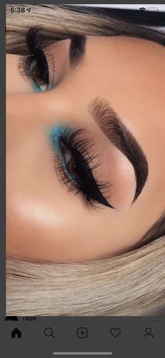 Shimmer Eye Shadow Looks, Gender Reveal Makeup Ideas Natural, Blue Liner Makeup Look, Eye Makeup Liner, Make Up Azul, Make Up Baddie, Makeup Azul, Make Azul, Make Your Own Makeup