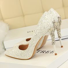 SPECIFICATIONSshoes woman: shoes womansapato feminino: woman pump shoesis_handmade: Yescolor: White, red, black, blue, gold, silver, champagne, colorWith Platforms: YesUpper Material: Sequined ClothToe Shape: Pointed ToeStyle: sexySeason: Spring/AutumnPump Type: BasicPlatform Height: 0-3cmPattern Type: Polka DotOutsole Material: TPROrigin: CN(Origin)Occasion: PartyModel Number: HJYLining Material: PUItem Type: PumpsItem Type: PumpsInsole Material: Bonded LeatherHeel Type: Thin HeelsHeel Height: Heals Shoes, Bride Heels, Sequin Shoes, Glitter High Heels, Glitter Pumps, Bridal Heels, Silver Shoes, Wholesale Shoes, Stiletto Pumps