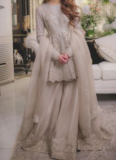 Eid Dress Ideas, Dresses Feminine, Baju Kahwin, Modest Casual, Pakistani Wedding Outfits, Dresses Beautiful, Casual Fridays