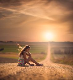 Tips on The Canon 85mm 1.2 and Shallow Depth of Field from Jake Olson - Beautiful Portraits // Belovely You Portret Feminin, Portrait Photography Tips, Model Pose, Yoga Exercises, Senior Pictures Poses, Dirt Road, Shooting Photo, Yoga Sequences