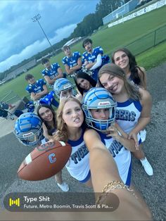 #cheer #football #2025 Cute Cheer Poses With Friends, Cheer Football Pictures, Cheer And Football Couples Pictures, Cheer And Football Couples, Football And Cheerleader Pictures, High School Cheerleading Pictures, Cheer Boyfriend, Football Cheerleader Couple, Team Sports Pictures