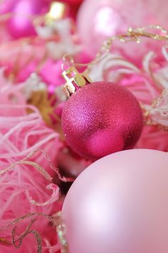 Pink and red glittery Christmas ornaments with gold ribbon and festive decorations. Diy Pink Christmas, Pink Photo Backdrop, Pink Christmas Decor Ideas, Candy Wonderland, Pink Christmas Tree Decorations, Pink Placemats, Pink Christmas Decor, Christmas Palette, Classic Christmas Decorations