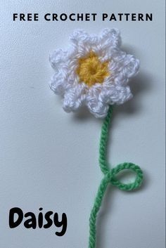 a crocheted daisy flower with the words daisy written below it on a white background