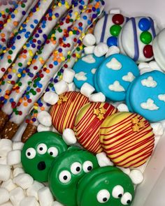 there are many different types of candy on the plate and in front of each other