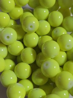 some green grapes are sitting in a bowl