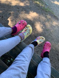 Matching Crocs With Friends, Matching Crocs With Boyfriend, Matching Crocs With Bf, Croc Outfits, Cool Crocs, Crocs With Charms, Black Crocs