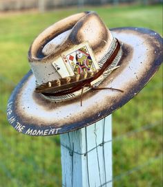 Fedora Hat Outfits, Cowboy Hat Bands, Custom Made Hats, Funky Hats, Looks Country