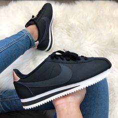 Nike Cortez Outfit, Nike Fashion Sneakers, Sneaker Outfits, Sneaker Trend