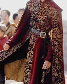 Lucien Vanserra Medieval Male Clothing, Medieval Prince, Game Of Thrones Outfits, Joffrey Baratheon, Game Of Thrones Costumes, Prince Clothes, Fantasy Clothes, Medieval Clothing, Fantasy Dress