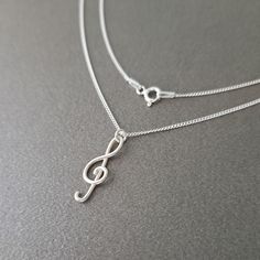 small treble clef pendant necklace on curb chain material: 925/1000 silver chain width: 1 mm pendant dimensions: 0.7 x 2 cm 3 lengths to choose from: *40cm(=15.7") *45cm(=17.7") *50cm(=19.7") average weight: 2 gr hallmarked item shipping within 24 hours Music-themed Sterling Silver Necklace, Silver Sterling Music-themed Necklace, Music-themed Silver Pendant Necklace, Sterling Silver Music-themed Pendant Necklace, Music-themed Sterling Silver Pendant Necklace, Treble Clef, Average Weight, Curb Chain, Silver Chain