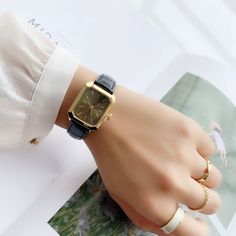 Product information:
 
 Color: white dial, green dial
 
 Thickness: 5mm
 
 Applicable people: Female
 
 Style: Casual
 
 Case width: 23MM
 
 Case height: 30MM
 
 Strap width: 19MM (interface)
 
 Total length of watch: 21.6cm (including watch-buttom)


 

Packing list: 

Watch*1

 

Product Image: Candle Canvas, Female Style, Casual Belt, White Dial, Weekender Bag, Packing List, Fashion Casual, Style Casual, Casual Fashion