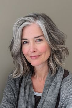 Are you looking for some hairstyle inspiration? Click to see 80+ cute gray bob hairstyles for a more youtful appearance, for more style and elegance! Grey Bob Hairstyles, Grey Hair Over 50, Hair Styels, Gray Hair Cuts, Strawberry Blonde Hair, Long Gray Hair