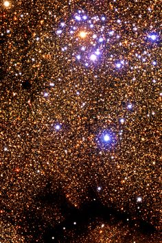 the star cluster is shown in this image, with bright blue and yellow stars all over it