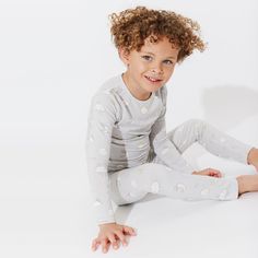 Discover the cosmos in comfort with our Constellation Grey Bamboo Kids Pajamas. Crafted from luxuriously soft bamboo fabric, these pajamas provide a cozy night's sleep and dreamy stargazing adventures. With a celestial print that sparkles like the night sky, these pajamas are sure to inspire imagination. Shop now and let your little ones explore the universe in style! Perfect Fit Design: Tailored to fit all body types with a touch of stretch and a luxuriously smooth fabric. Super Soft Waistband: Star Print Long Sleeve Sleepwear For Pajama Party, Long Sleeve Sleepwear With Star Print For Bedtime, Long Sleeve Star Print Sleepwear, Long Sleeve Sleepwear With Star Print, Star Print Long Sleeve Sleepwear For Loungewear, Pajamas Comfy, Potty Training, Baby Safe, Baby Skin