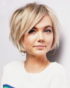 Ear Length Bob with Side Bangs Short Hair 40, Androgynous Haircut, Chin Length Haircuts, Short Hairstyle Women, Side Bangs Hairstyles, Wedge Haircut, Chin Length Hair, Fun Hair, Short Bob Haircuts