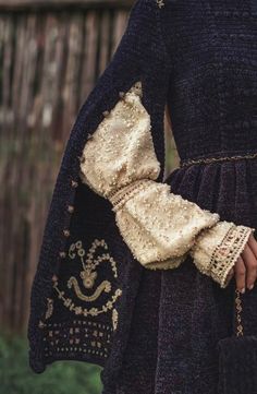 Merry Gentry, Abaya Ideas, Interesting Fashion, Fantasy Dress, July 10, Mode Inspo, Look Vintage, Fantasy Clothing, Fantasy Fashion