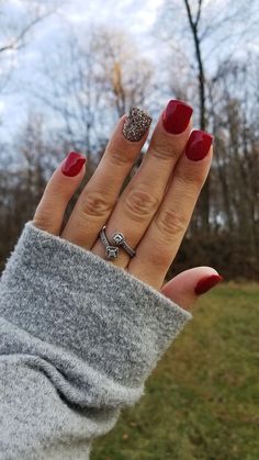 Christmas Solid Color Nails, Christmas Nails Simple Classy Short, December Dip Nail Ideas, Christmas Dip Nail Ideas Short, Christmas Nails Short Simple, Christmas Nail Dip