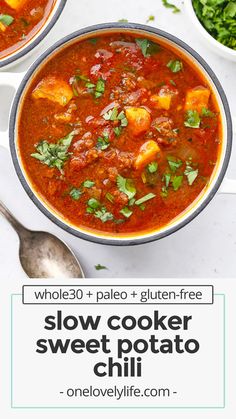 two bowls of slow cooker sweet potato chili with text overlay that reads whole 30 + palen - free slow cooker sweet potato chili