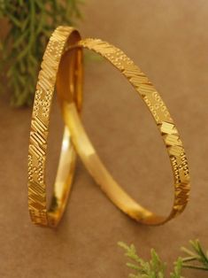 Stylish Gold Bangles, Temple Work, South Indian Temple, Gold Bangle Set, Bangles For Women