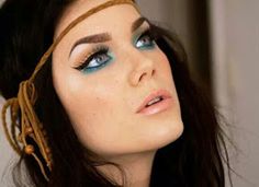 IMMAGINE: MAKE-UP ANNI ’70: VISO CON UN EFFETTO NATURALE Hippie Makeup 70s Flower Power, Hippie Makeup 70s, 70s Makeup Hippie, 70s Makeup Hippie 1970s, 70s Disco Outfit, Hippie Makeup, Boho Makeup, 70s Makeup, Hippie Halloween