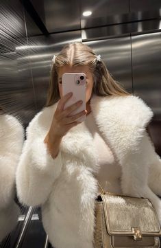 Fur How To Style Uggs, Winter Fits, Girly Girl, Holiday Outfits, Winter Coat, Beautiful Photo, Fashion Inspo Outfits, Trendy Outfits