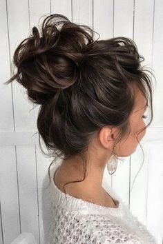 Buns For Long Hair, Morning Hair Routine, Lazy Girl Hairstyles, Sanggul Modern, Messy Curly Hair, Curly Bun Hairstyles, Messy Buns