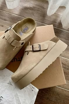 Birkenstock Outfit, Y2k Shoes, Spring Fashion Outfits, Shoe Inspo, Swag Shoes, Flats For Sale, Rubber Heels, Looks Style