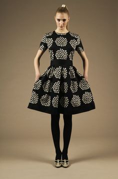 Marimekko dress, designed by Mika Piirainen Marimekko Fabric, Quoi Porter, Couture Mode, Black And White Dress, Mode Inspiration, Fashion Fabric, Passion For Fashion, Pretty Dresses