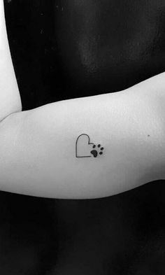 #tatoo #cat #gatos #gato #gata #gatas #cats #tatoocat #tatoocats #tatoogato #tatooinspiração #inspiraçãotatoo #tatoodelicada #tatoofeminina  #tatuagem #tatuagemfeminina Heart Shape Tattoo, Small Tattoo Ideas For Women, Pawprint Tattoo, Shape Tattoo, Small Tattoo Ideas, Small Girl Tattoos, Cute Tiny Tattoos, Tattoo Ideas For Women, Small Hand Tattoos