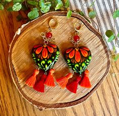 Women heart earrings Dia de los Muertos inspired. Big Earrings Outfit, Polymer Figures, Mexican Heart, Embroidery Earrings, Diy Earrings Easy, Earrings Outfit, Mexican Earrings, Wooden Jewellery, Poly Clay