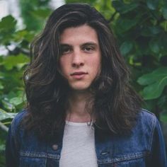 Billy Raffoul, Full Bangs Long Hair, Mexican Man, Long Hair Beard, The Muses, The Music Industry, Boys Long Hairstyles, Corte De Cabelo Masculino, Man Bun