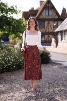 Fall Skirt Outfit, Wrap Skirt Outfit, Slip Skirt Outfit, Silk Skirt Outfit, Floral Skirt Outfits, Skirt Outfit Ideas, Fall Skirt, Floral Skirts, Skirt Outfits Fall