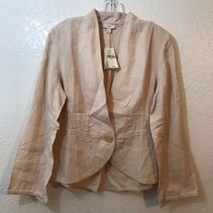 Brand: J.Jill Blaze Big Button Closure Color: Beige Size : Small Materials: 100% Linen Approx. Measurements Pit To Pit:18” Length:22” Condition: New C7 Casual Spring Blazer With Buttons, Spring Single Button Button-up Outerwear, Casual Single Button Outerwear For Spring, Spring Outerwear With Button-up Design, Spring Linen Outerwear With Button Closure, Blazer Suit, Suit Jacket, Jackets & Coats, Jackets For Women