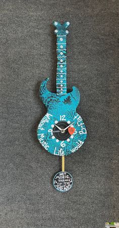 a clock made to look like an electric guitar