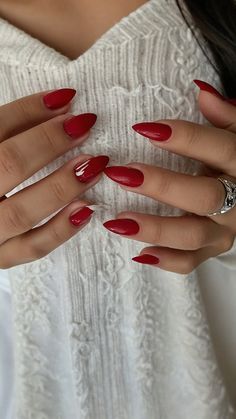 Transform your nails this season with these simple aesthetic Christmas designs Get inspired by trendy cute and chic winter nail art ideas that are natural neutral and subtle Discover short simple and trendy nail designs for your seasonal inspiration