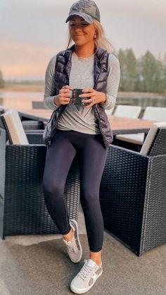 The Ultimate Guide to Effortlessly Cool Soccer Mom Outfits - Attention Trust Soccer Mom Outfit Ideas, Soccer Mom Fashion, Sporty Mom Outfits, Football Mom Outfit, Sports Mom Outfit, Soccer Mom Outfit, Soccer Mom Style, Fall Fashion Trends Casual