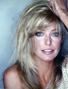 Farrah Fawcett....I'm still hoping that one day I'll wake up have hair like her.....not likely to happen, but a woman can dream! Farrah Fawcett Hair, Fawcett Hair, Sofia Loren, Serge Gainsbourg, Kate Winslet