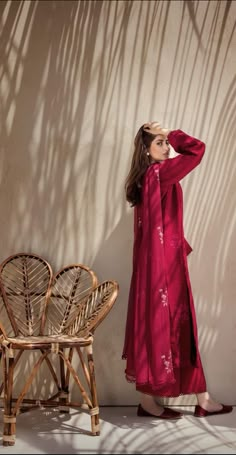 Dress Pakistani Casual, Velvet Pakistani Dress Party Wear, Fancy Abaya, Velvet Pakistani Dress, Pakistani Casual Dresses, Stylish Kurta, Dress Party Wear, Long Party Gowns, Desi Fits