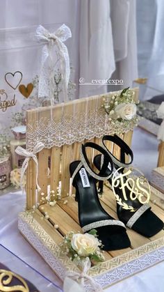 #hampers#gift#sandalhamper Engagement Hampers For Groom, Engagement Gift Basket Ideas, Wedding Room Hampers, Wedding Packings, Wedding Hamper For Couple, Engagement Hamper Ideas Muslim, Room Hampers For Weddings, Engagement Hamper